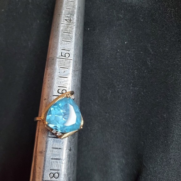 VTG Solid 10K YG 8ct. Trillion Cut Blue Topaz W/ 3 Small Diamonds Ring Size 6.5 - Picture 4 of 7